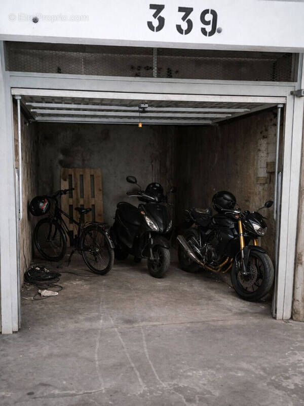 Parking à PARIS-14E