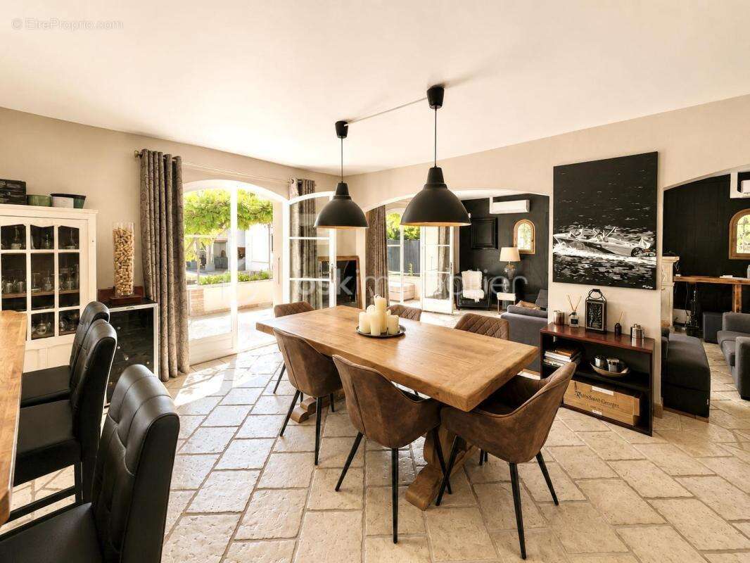 Maison à LE MUY