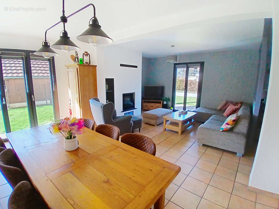 Maison à COURTELEVANT