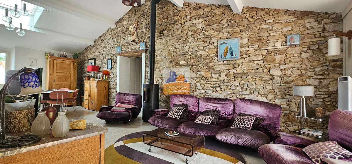 La montagne, en plein bourg, maison en pierre 4 chambres, terrain 345 m² - photo 3