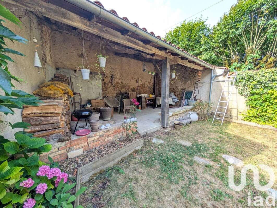 Photo 3 - Maison à LUSSAC-LES-CHATEAUX