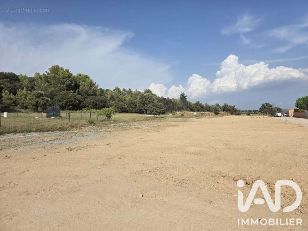 Terrain 668 m² à Vinon-Sur-Verdon  - photo 2