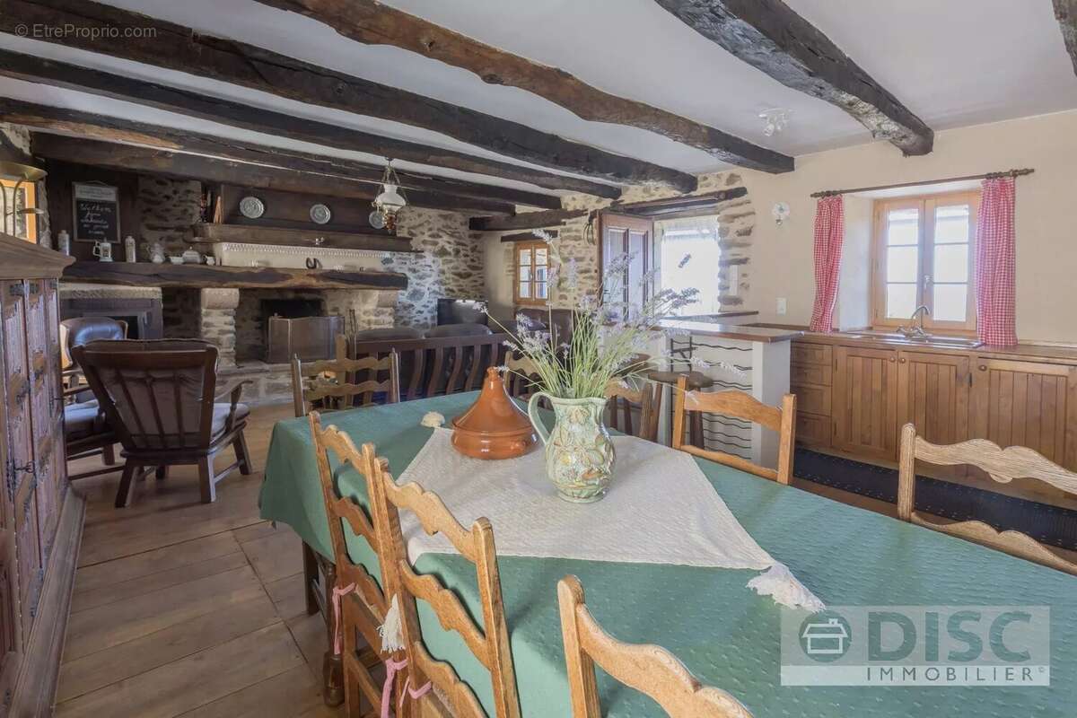 Corps de ferme rénovée avec spacieux gîte indépendant, dépendance, piscine et superbes vues. - photo 20