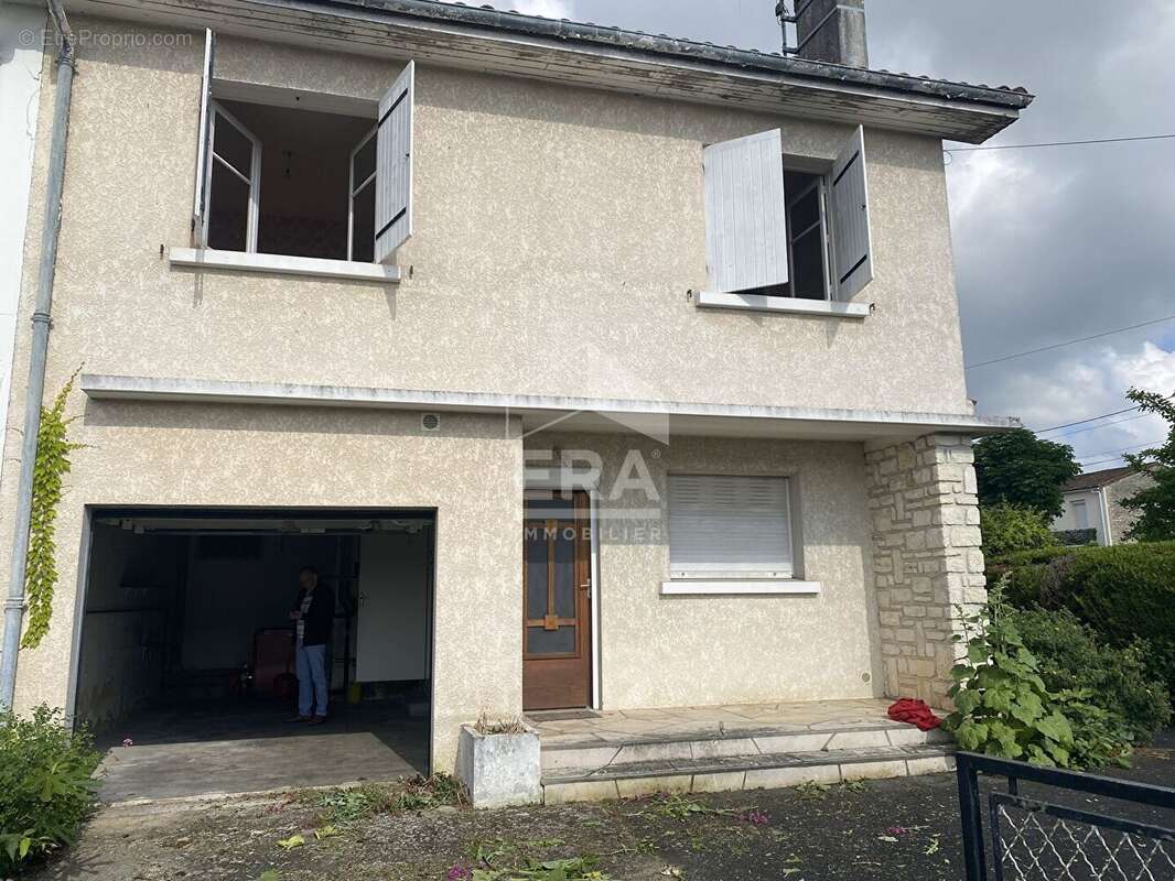 Maison à SAINTES