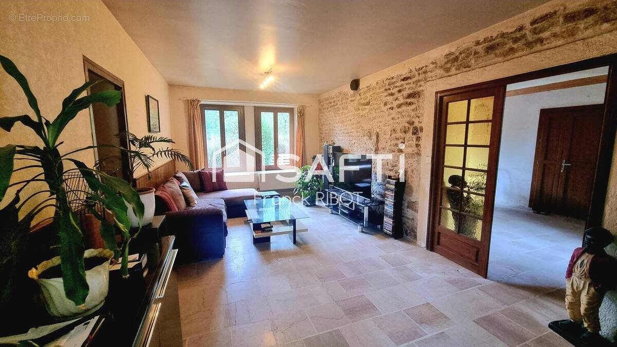 Photo 1 - Maison à SAVIGNY-EN-TERRE-PLAINE