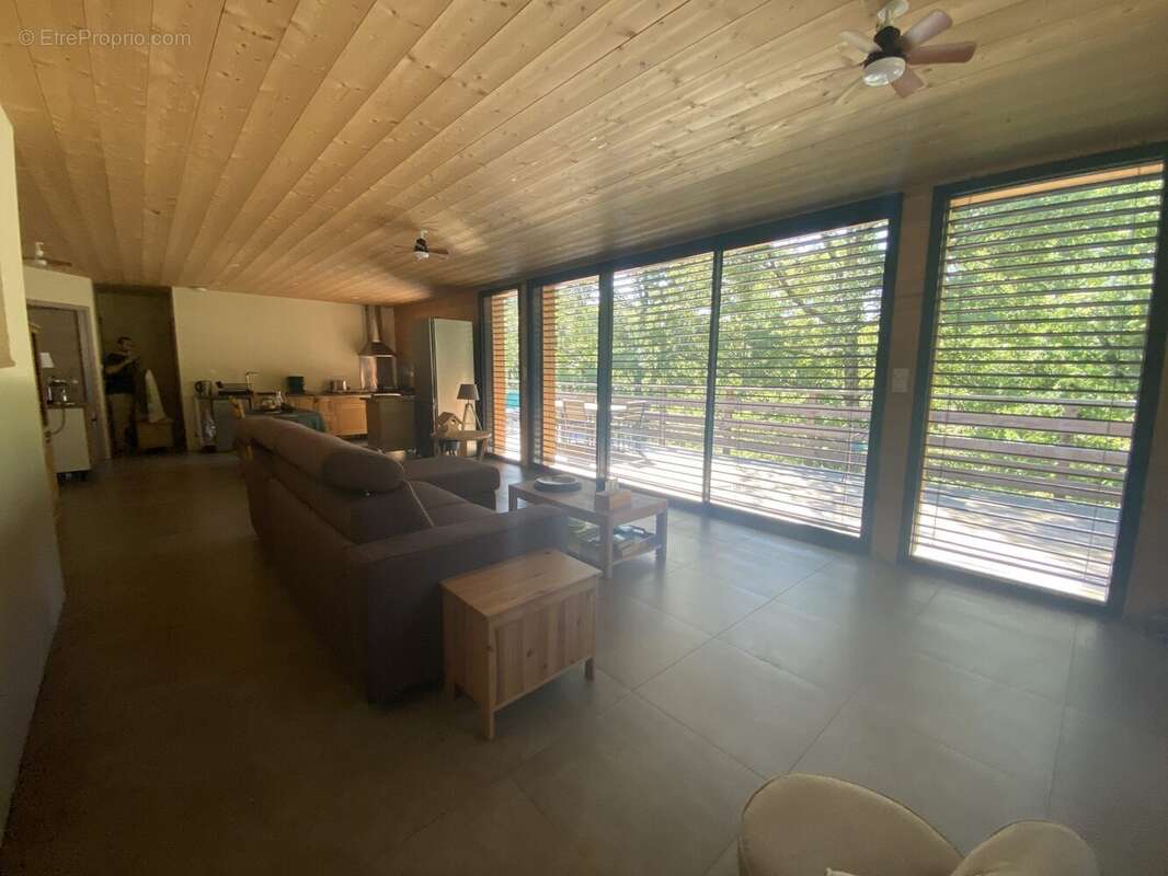 Maison à SAINT-JULIEN-DU-SERRE