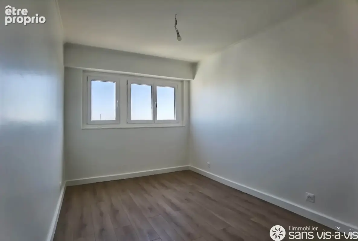 Courbevoie, Quartier Charras - Résidence Les Gémeaux  -  Appartement de 4 pièces de 89m2, refait à neuf et en - photo 13