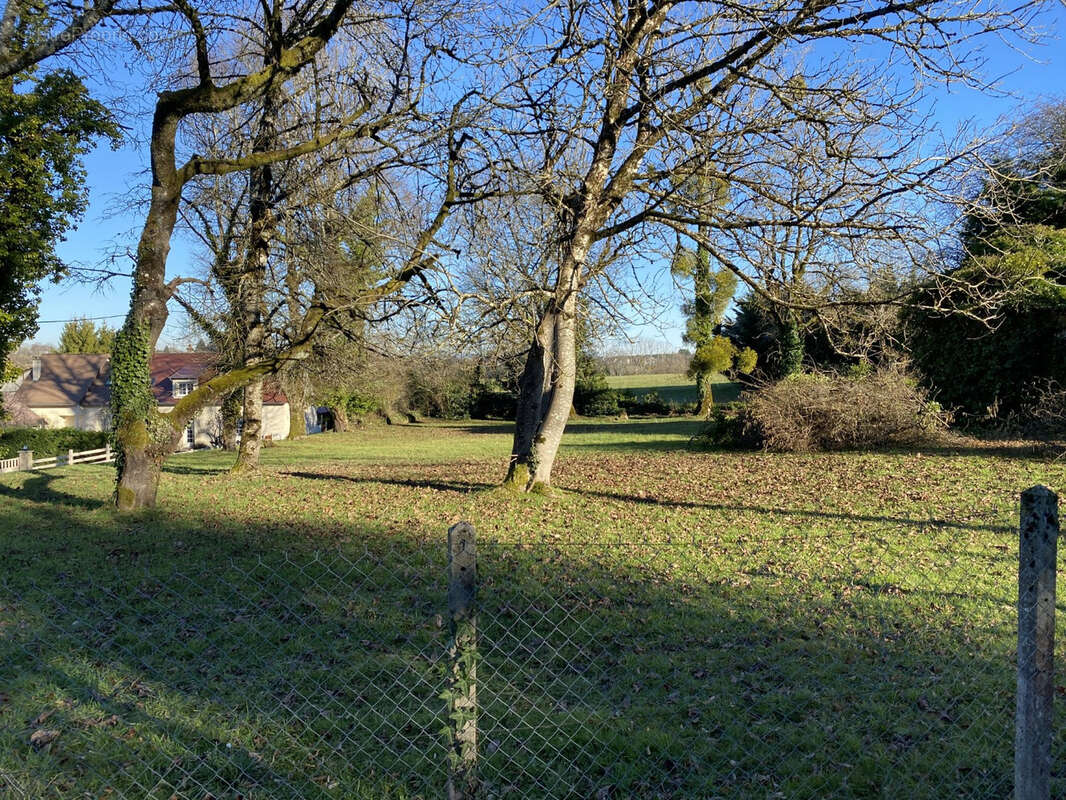 Terrain à ARNAC-POMPADOUR