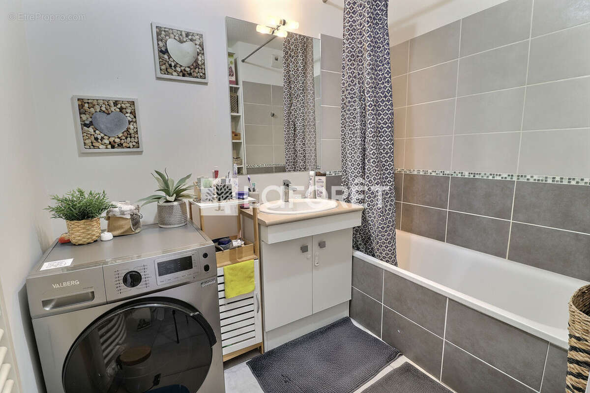 Appartement à CUERS