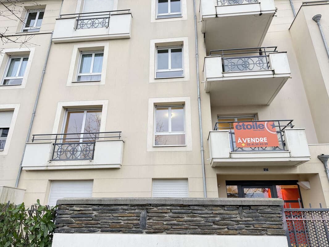 Appartement à AVRILLE