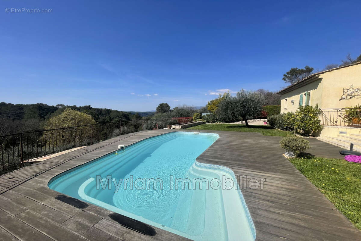 Maison à SAINT-CEZAIRE-SUR-SIAGNE