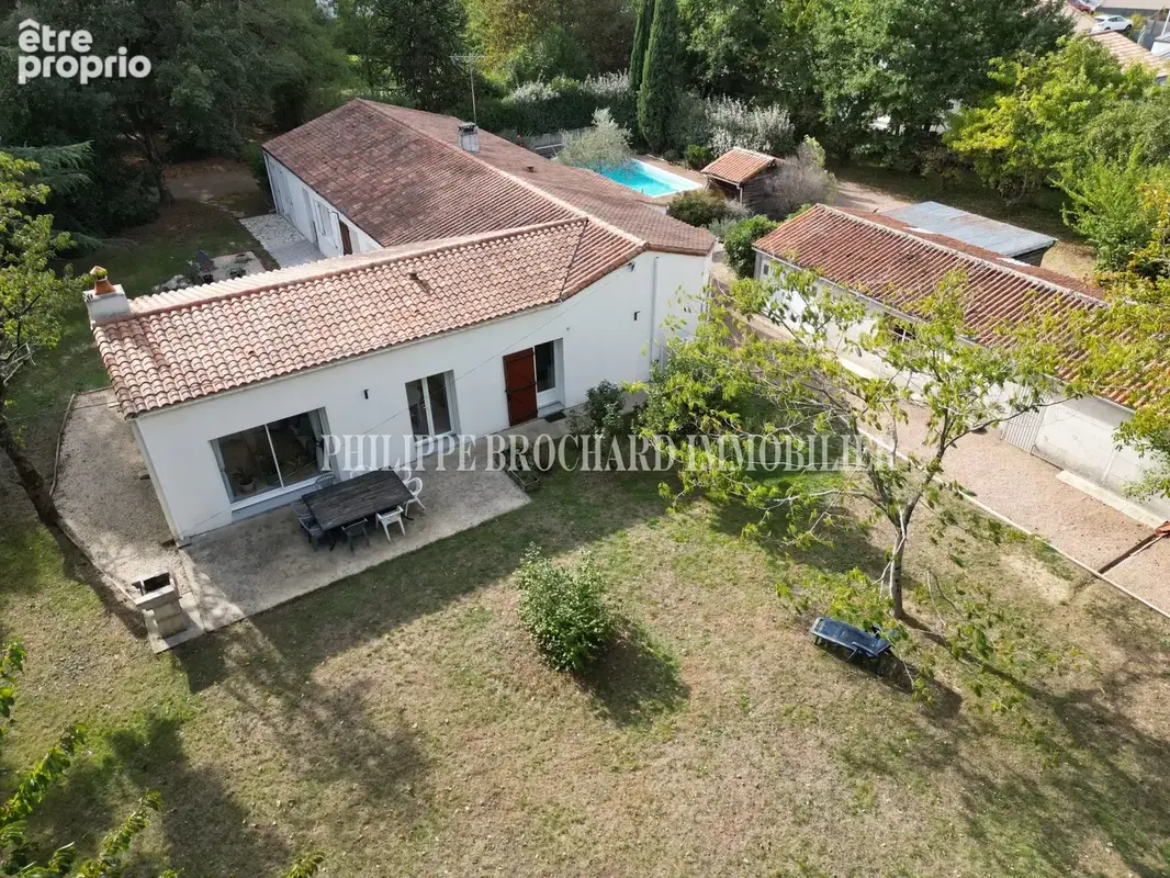 Maison 9 pièces 182 m² à vendre à La Roche-Sur-Yon (85000) - photo 4