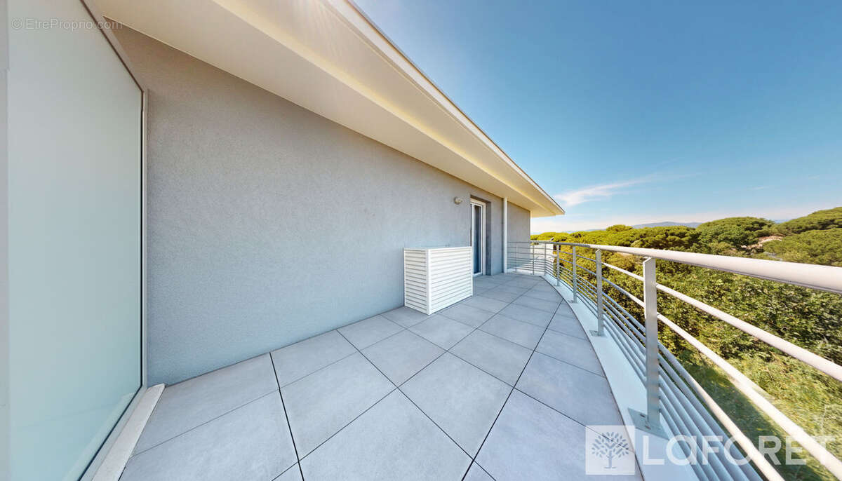 Appartement T4 de 105 m² - Dernier étage - Terrasse 97 m²  - Vue dominante forêt - Double garage - photo 14