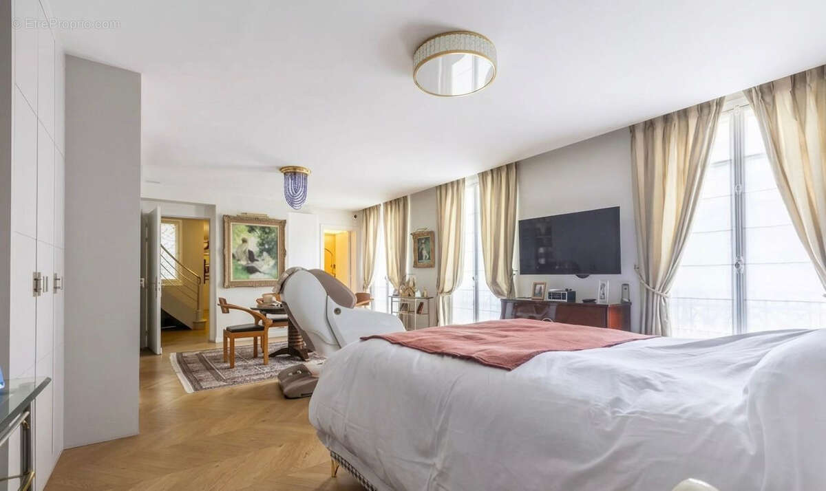 Appartement à PARIS-8E