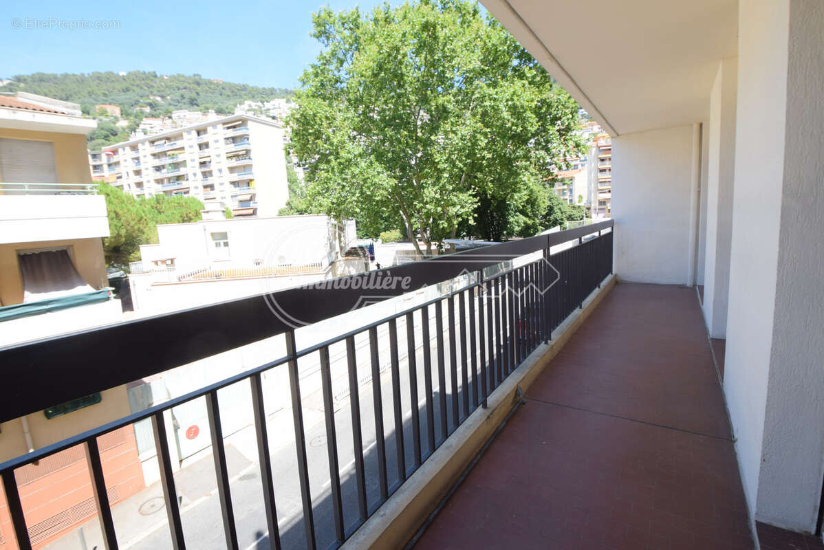 Nice St Roch - 2 pièces 46m2 Terrasse Cave et Possibilité Garage - photo 2