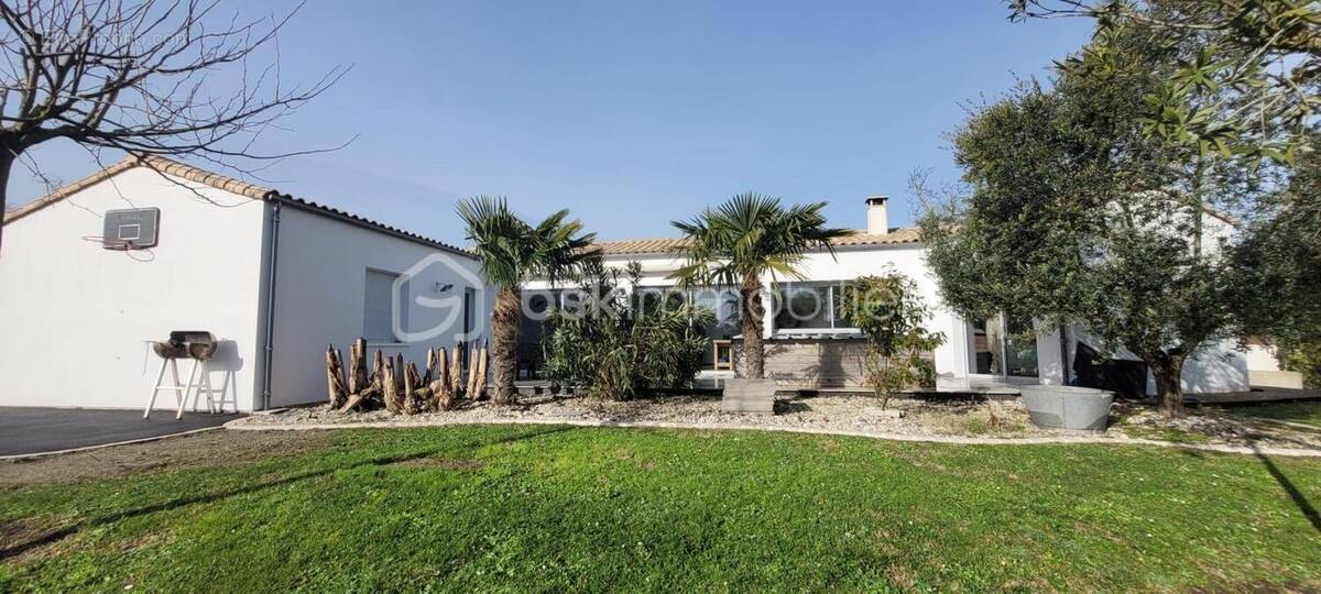 Maison à MORNAC-SUR-SEUDRE