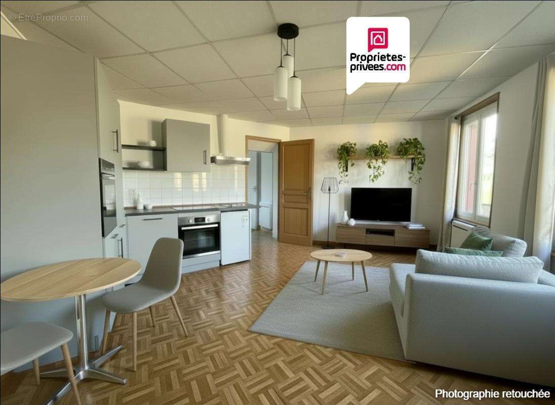 Appartement  NONANCOURT centre ville 2 pièce(s) 42 m2  1er étage 1 chambre 66000 FAI - photo 2