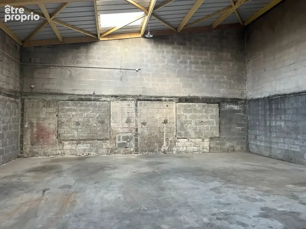Local d'activité avec bureaux -  255 m2 - photo 3