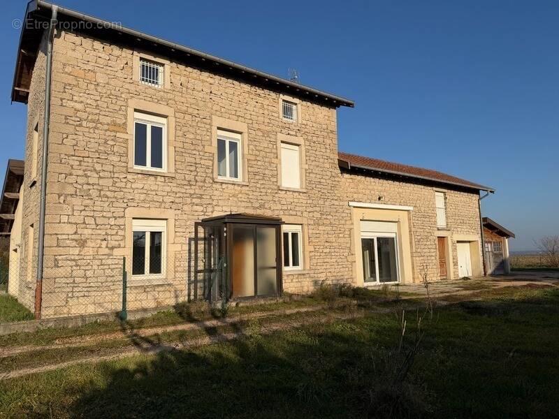 Maison à SAINT-MARTIN-BELLE-ROCHE