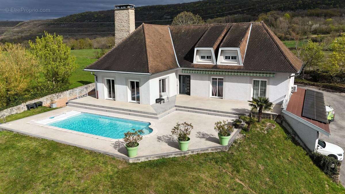 Maison à LEYRIEU