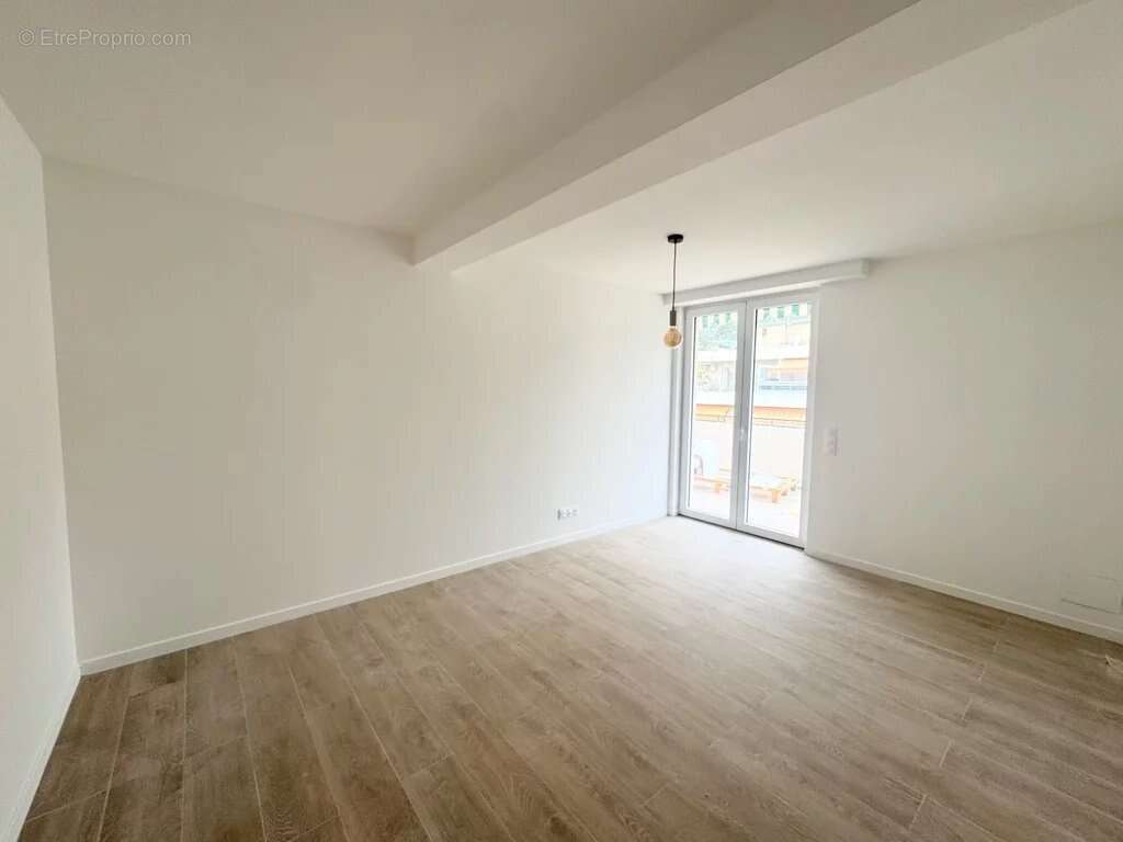 Appartement à ROQUEBRUNE-CAP-MARTIN