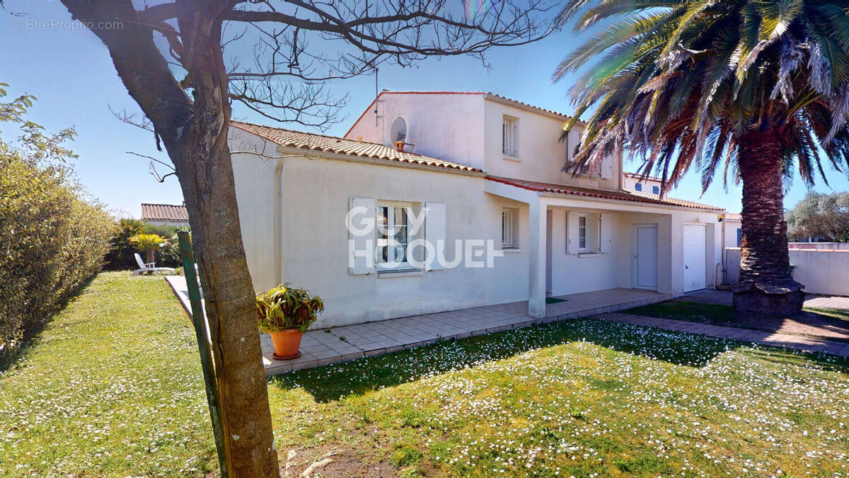 Maison à LA BREE-LES-BAINS