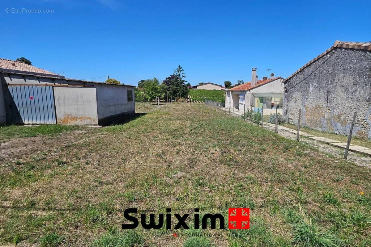 Terrain à SAINT-ESTEPHE