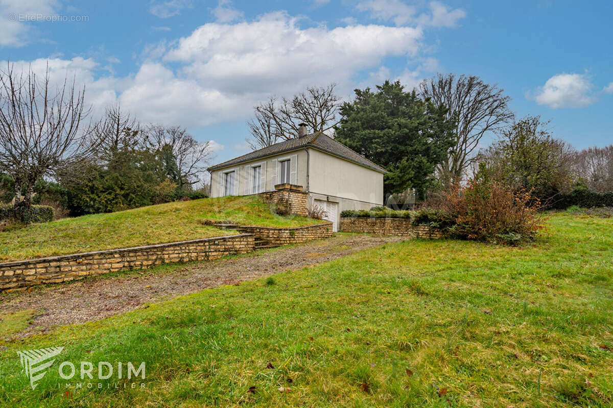 Maison à SAINT-SAUVEUR-EN-PUISAYE