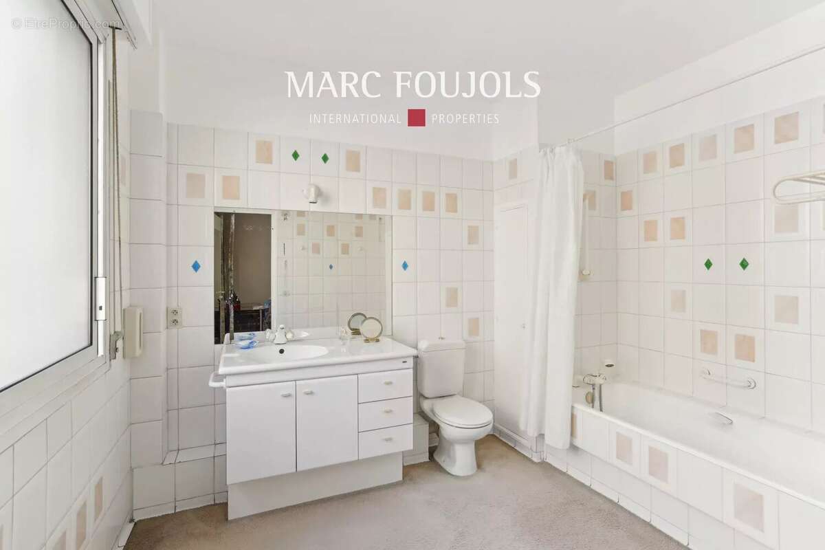 Appartement à PARIS-16E