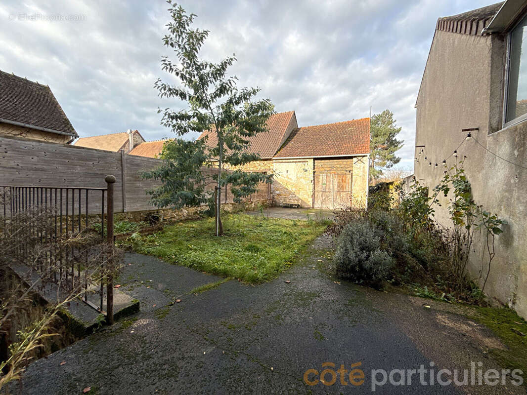 Maison à SAINT-AMAND-MONTROND