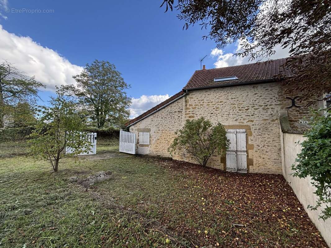 Maison à SAINT-BENIN-D&#039;AZY