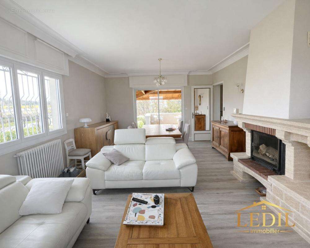Maison de campagne avec de la terre - photo 4