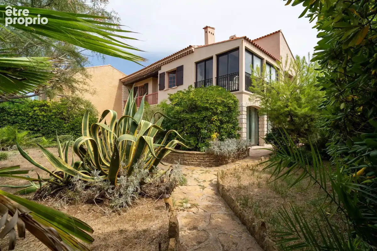 Photo Maison à Six-Fours-Les-Plages au prix de 1 080 000€