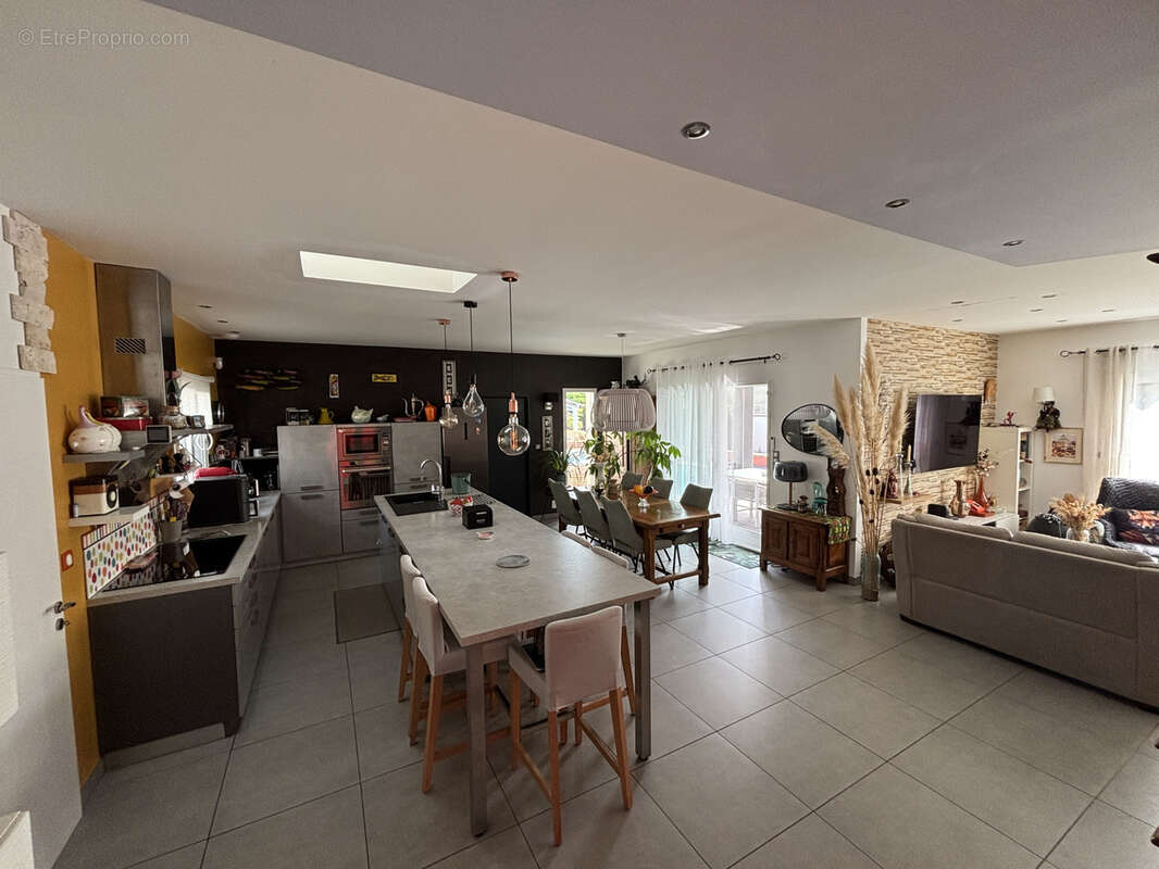 Maison à SAINT-MARCEL-LES-VALENCE