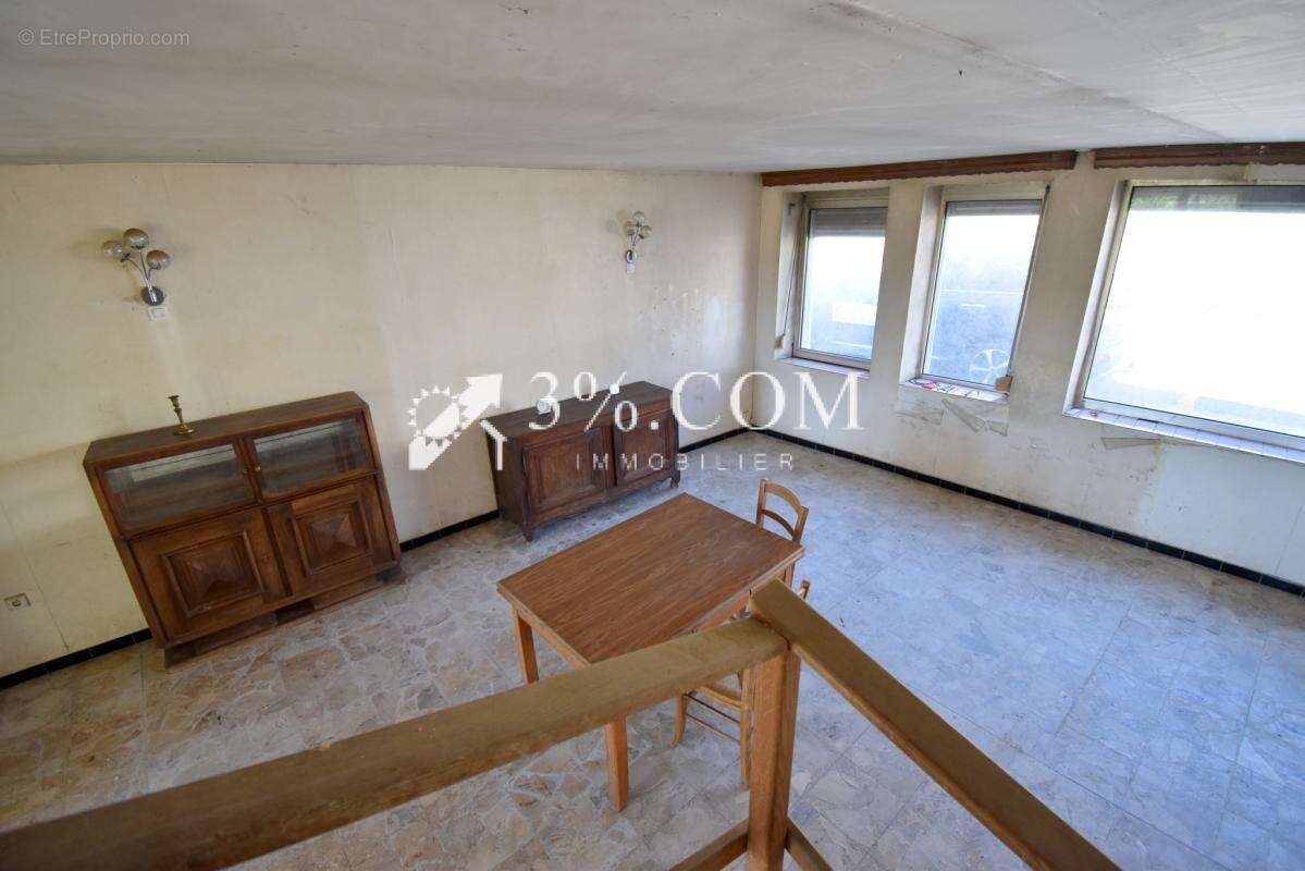 Maison de caractère de 280 m2 à rénover sur un terrain d'env - photo 4