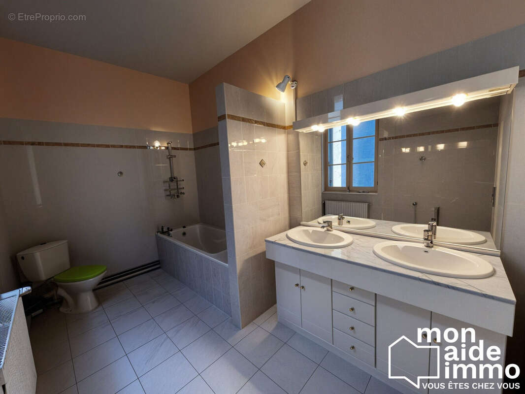 Appartement à COUTRAS