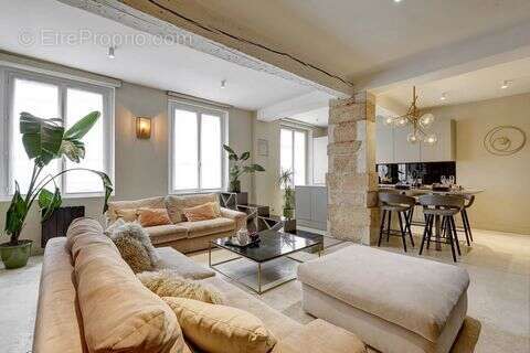 Appartement à PARIS-1E