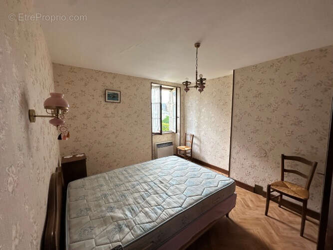 Maison à ESPINASSE