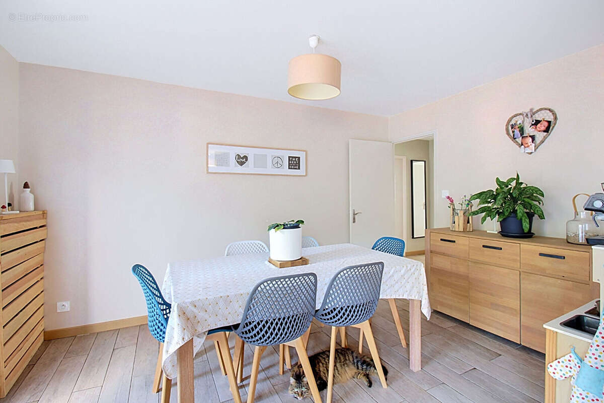 A VENDRE EN EXCLUSIVITÉ - DRAGUIGNAN : Appartement T5 - 3 chambres de 92 m² et 2 balcons + cave - photo 3