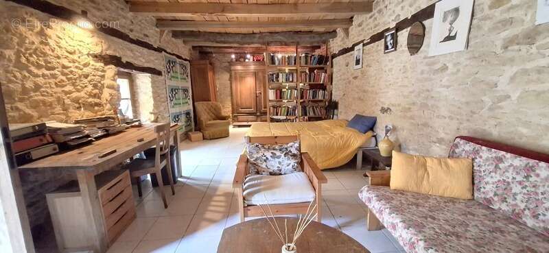 Maison à LA CHAPELLE-AUBAREIL