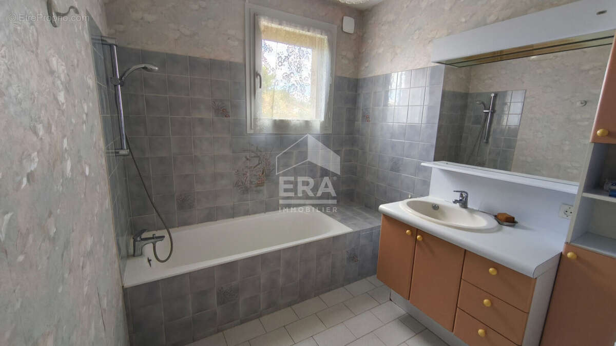 Maison 148m² à saint-denis-lès-bourg - photo 6