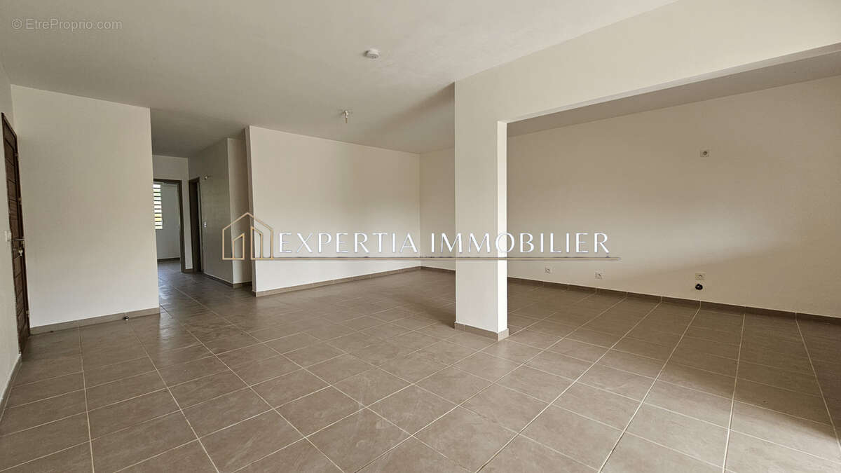 Appartement à REMIRE-MONTJOLY