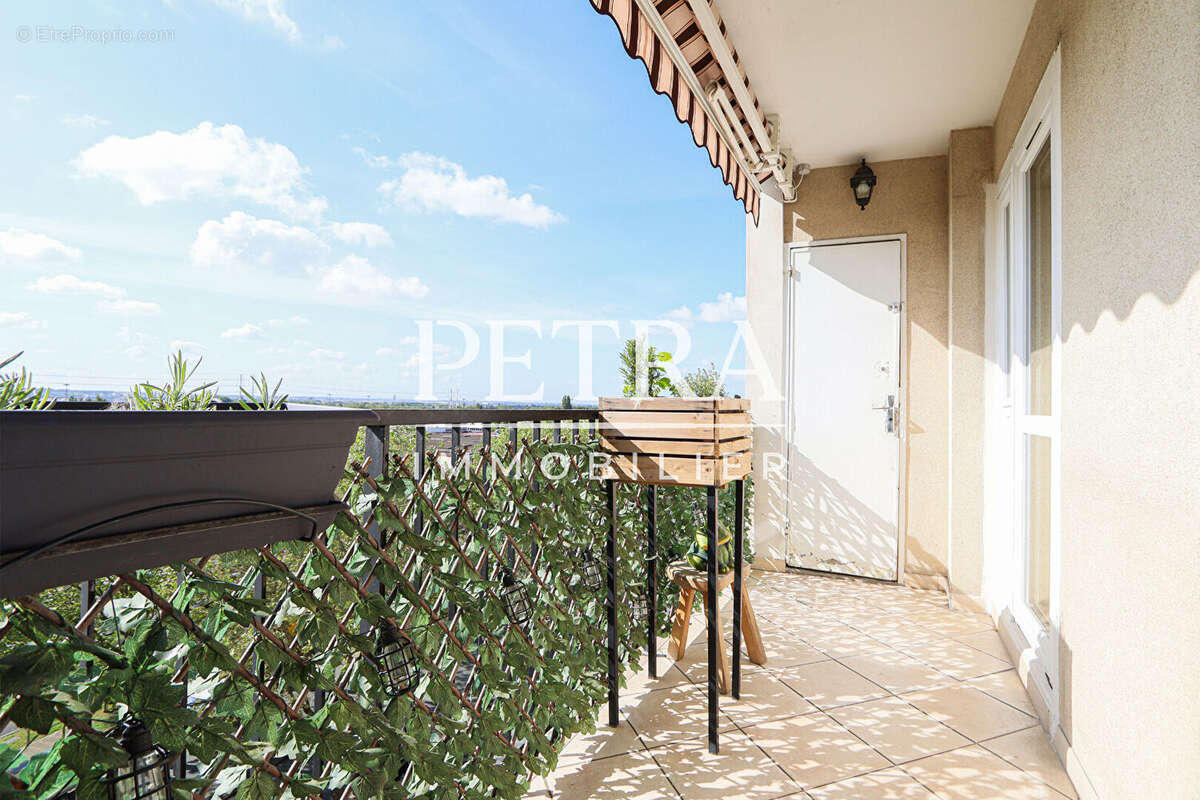 Appartement à FRESNES
