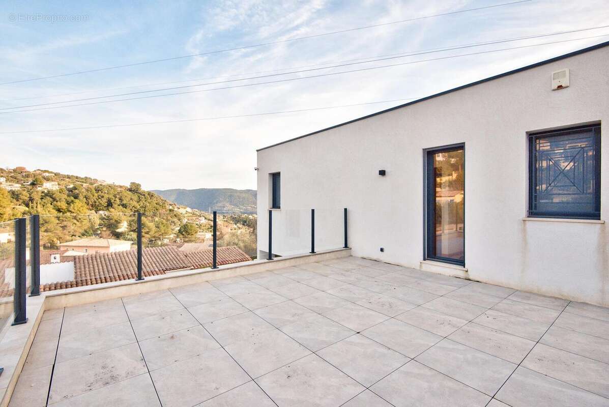 Maison à TOURRETTE-LEVENS