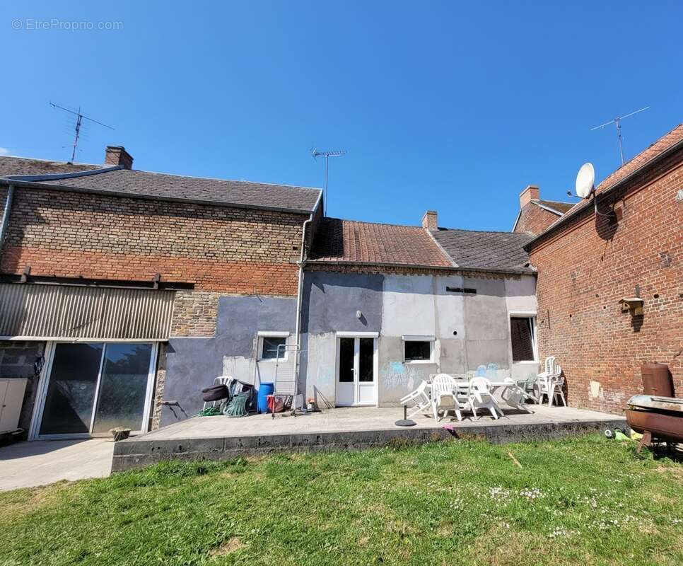 Maison à SARS-POTERIES