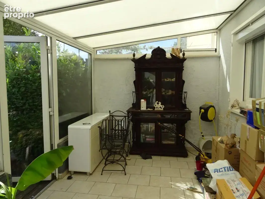Limoges nord belle maison mitoyenne des deux cotes sans travaux 3/4 chambres cuisine equipee plus une veranda - photo 5