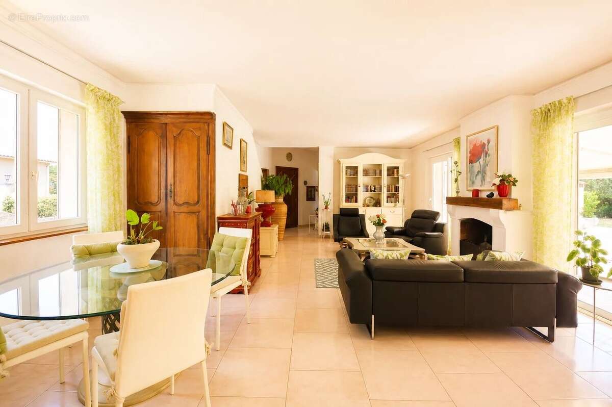 Maison à VALBONNE