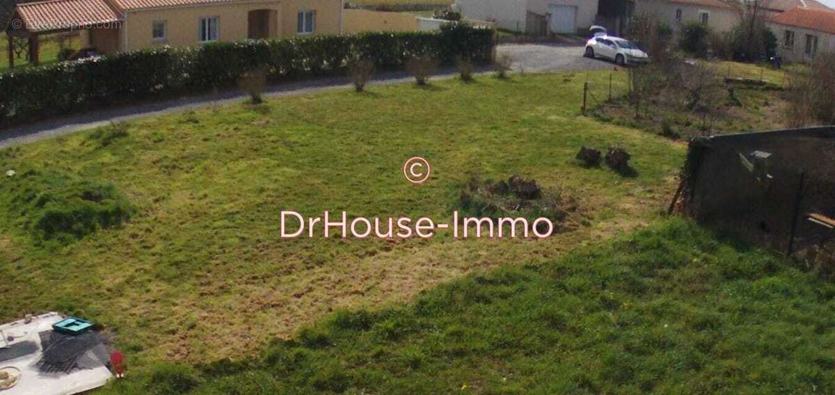 Terrain à LA LIMOUZINIERE