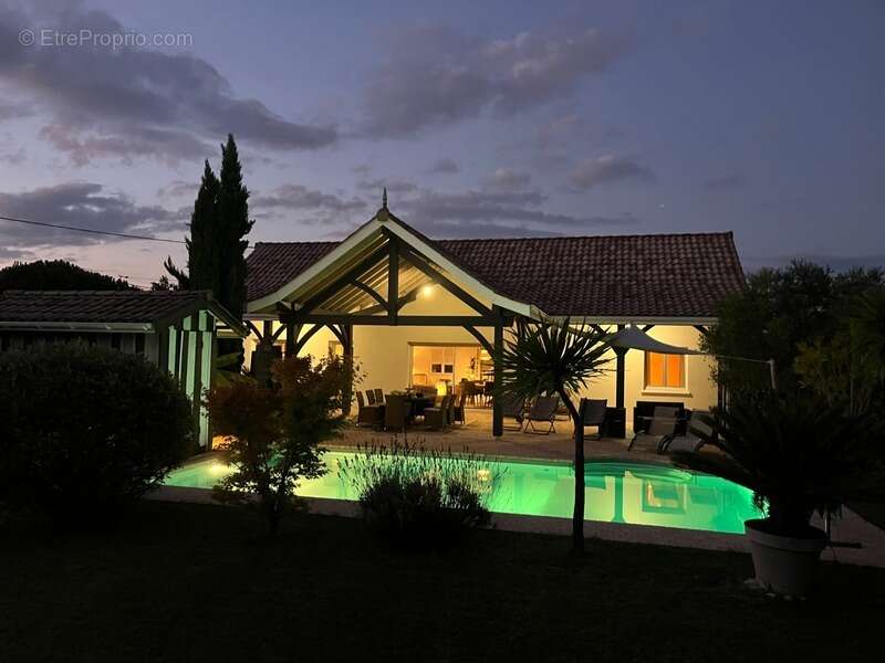 Maison familiale avec piscine sur terrain de 1280 m² SANGUINET - photo 10