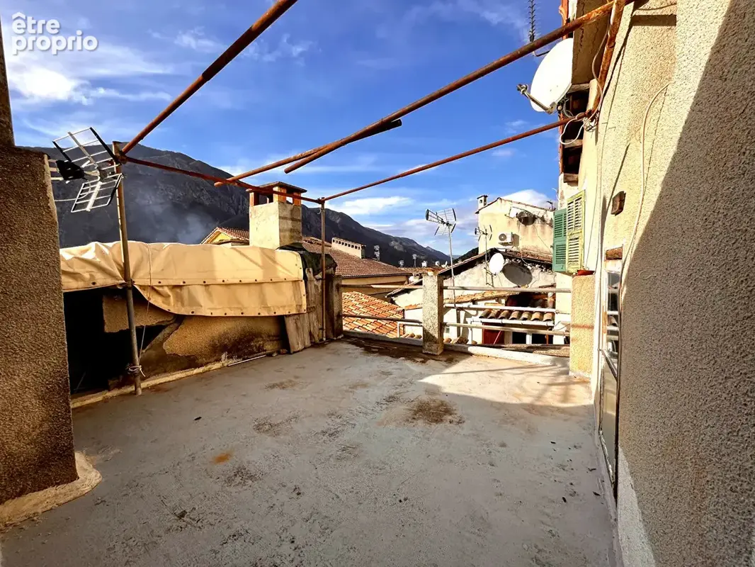 Lots d'appartements à rénover avec caves et parcelles de terrain sur Villars sur Var ! - photo 3